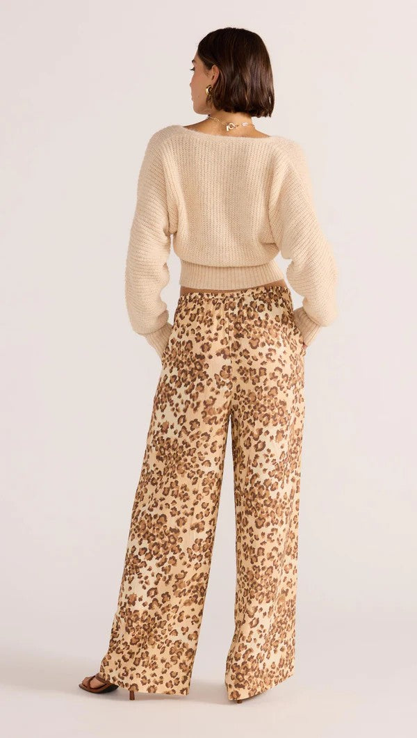 Cardigan Calla Clasp