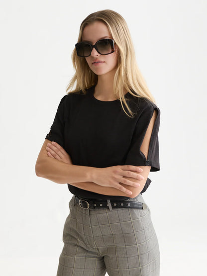 T-Shirt Key Hole Sleeves